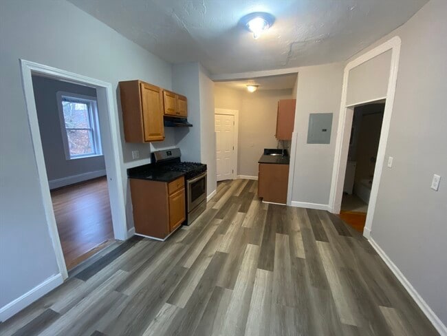 Building Photo - 96-98 Woodledge St