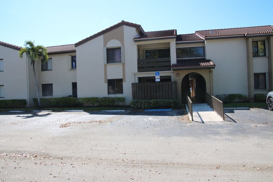 Primary Photo - 8811 SW 123rd Ct