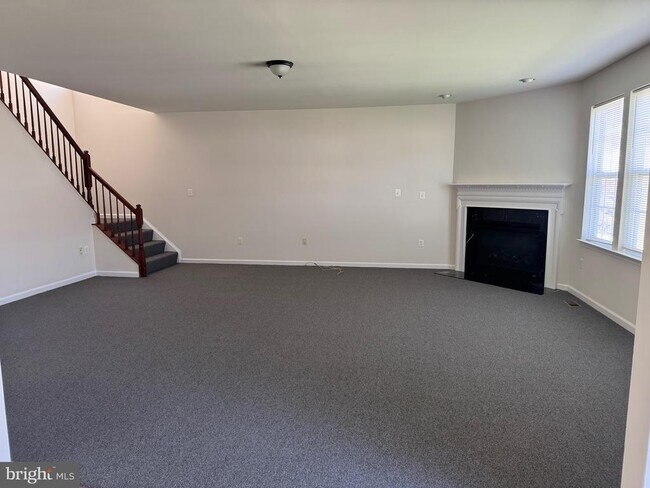 Building Photo - 9719 Inkwood Dr