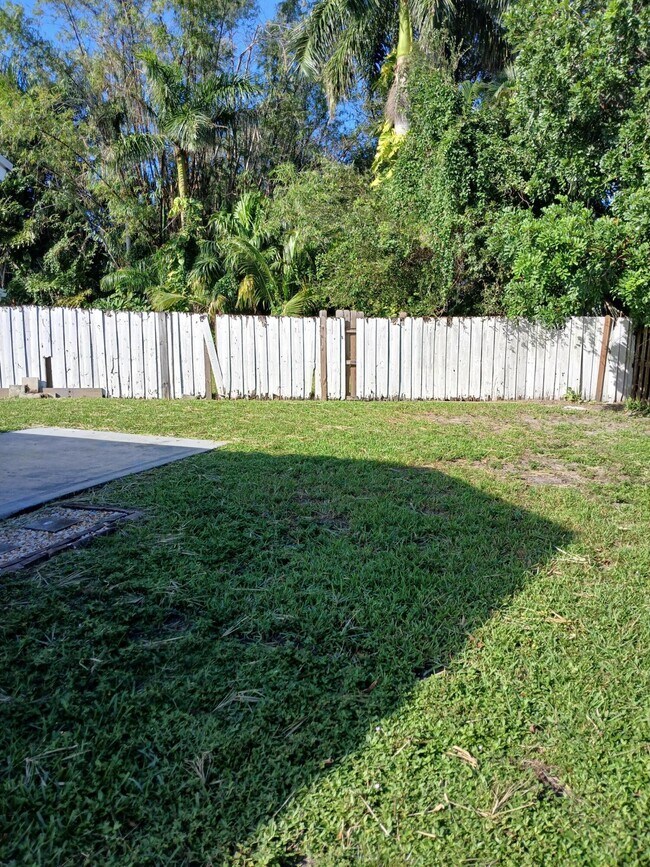 Building Photo - 8743 Sol Ter