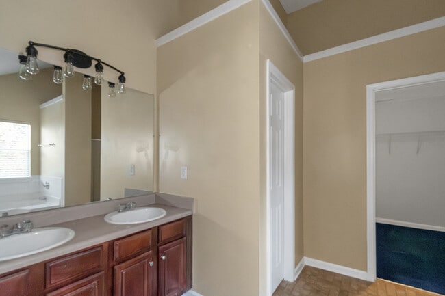 Building Photo - 65 Oak Manor Dr