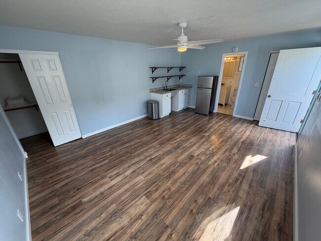 Building Photo - 1398 Hiahia St