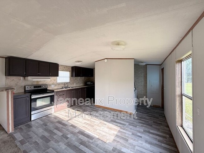 Building Photo - 1914 Center St