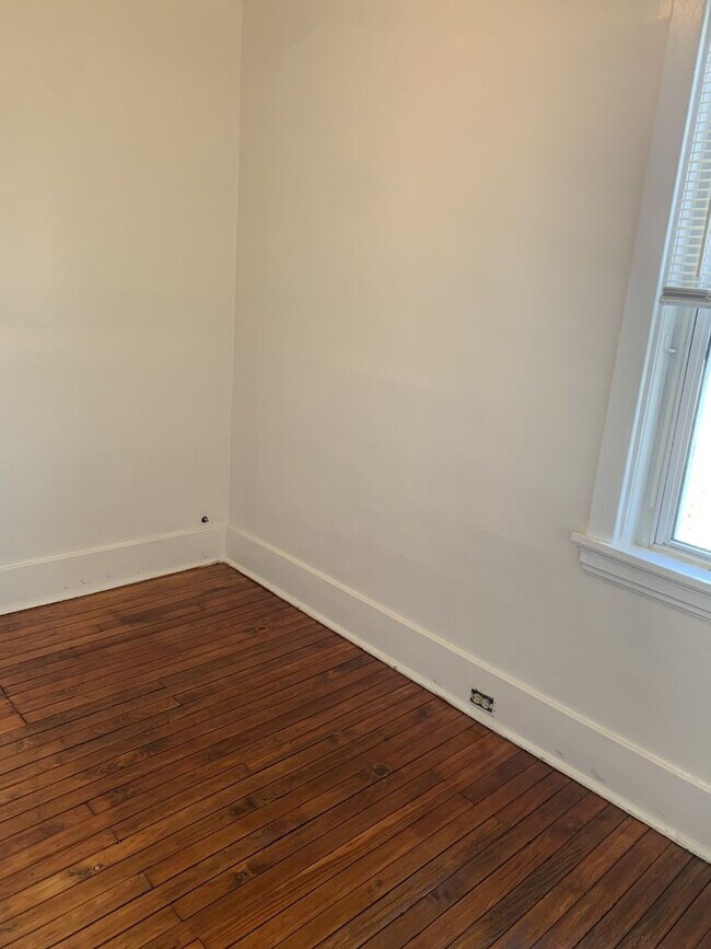 Building Photo - Great property in Morningside!