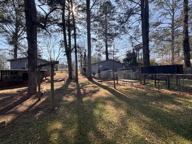 Building Photo - 3 Bedrooms- 1 Bathroom- House in Coosa!