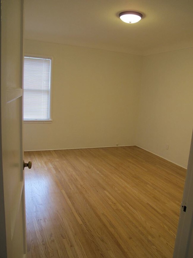 front bedroom - 1172 Ruberta Ave