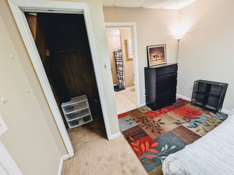 Building Photo - 396 Plantation Rd SW