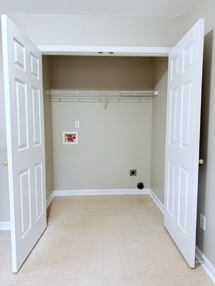 Building Photo - 7265 Crestside Dr