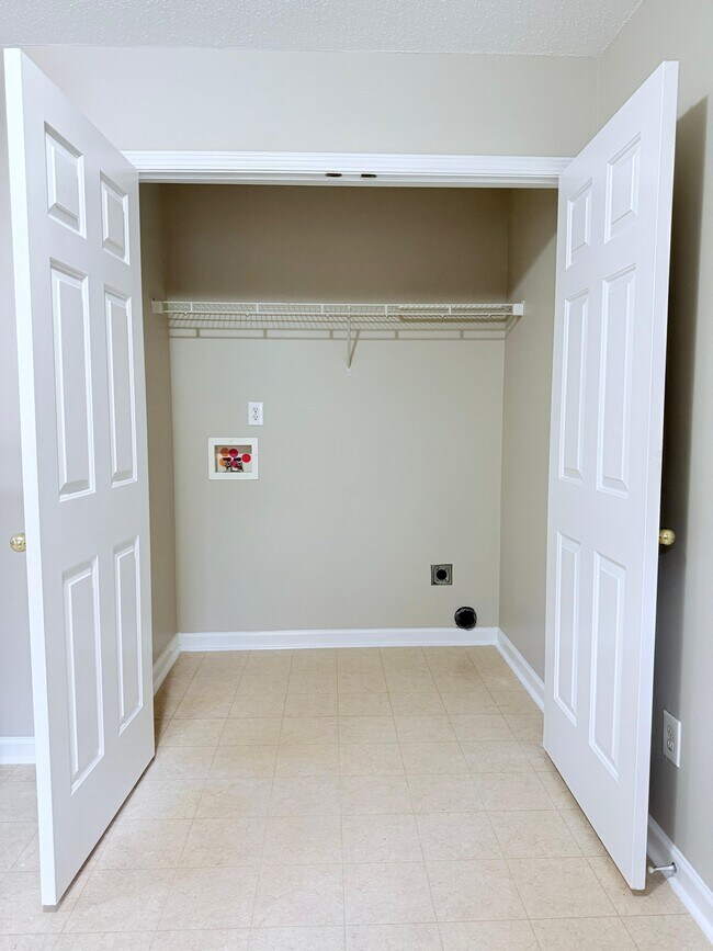 Building Photo - 7265 Crestside Dr