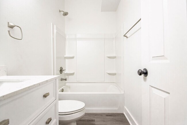 Building Photo - 306 S Schiller St