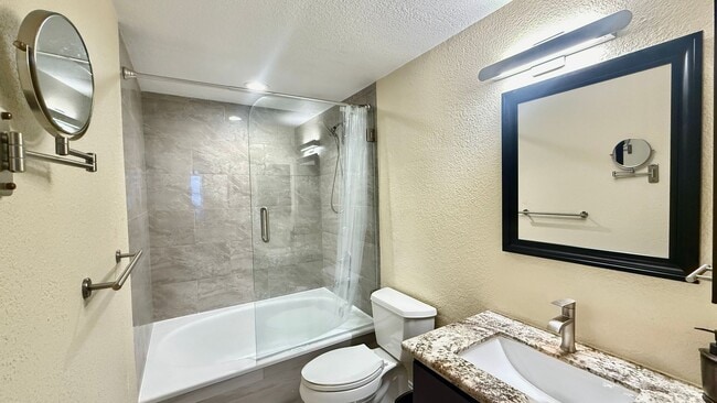 Building Photo - Bright 1BR/1BA w/ City Views, Amenities and just Steps to Embarcadero -AMSI