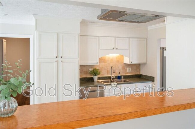 Building Photo - 210 Pine Grove Dr