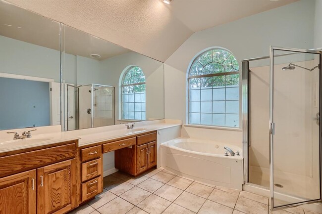 Building Photo - 9256 Scenic Bluff Dr