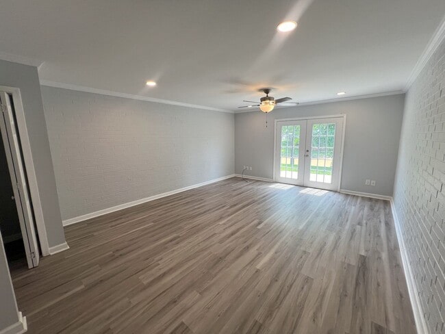 Building Photo - Must See! 1 bedroom, 1 bath apartment on Hwy 1 in Donaldsonville