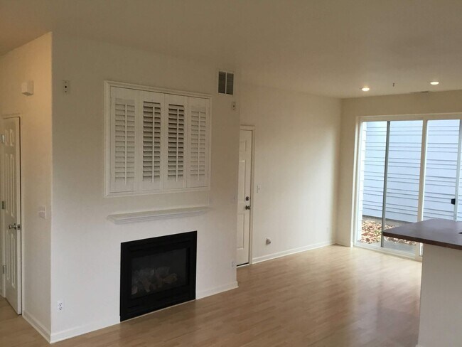 Building Photo - 3 Bedroom Home in Bethel-Danebo Area