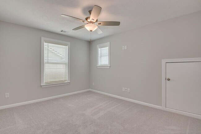 Building Photo - 596 Vinings Dr