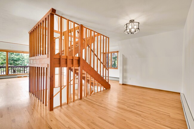 Building Photo - 28195 Cragmont Dr