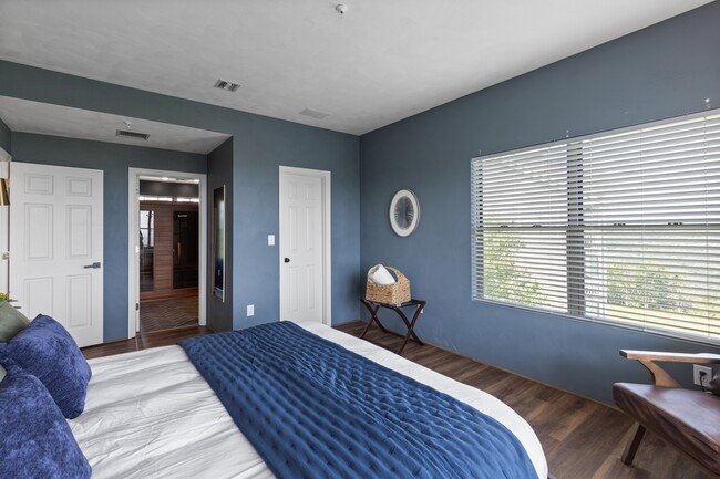 Building Photo - 8120 Stonegate Dr