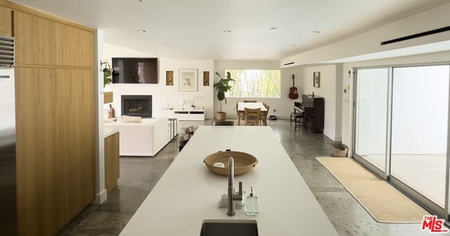 Building Photo - 2690 Zorada Dr