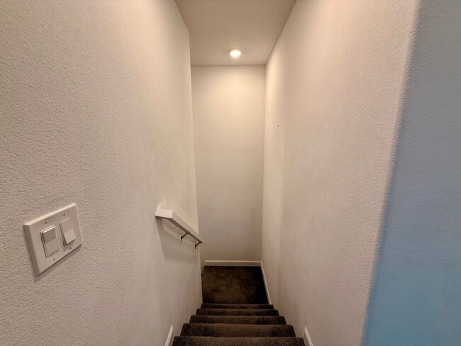 Building Photo - 3 BED 2.5 BATH 2 CAR GARAGE TOWNHOUSE w/ LOFT in CADENCE FOR RENT!