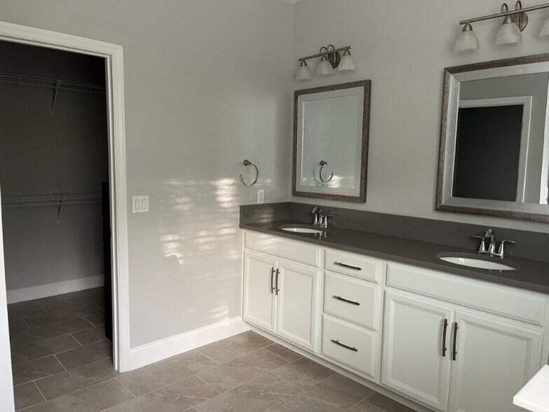 Building Photo - 15120 Sunrise Grove Ct