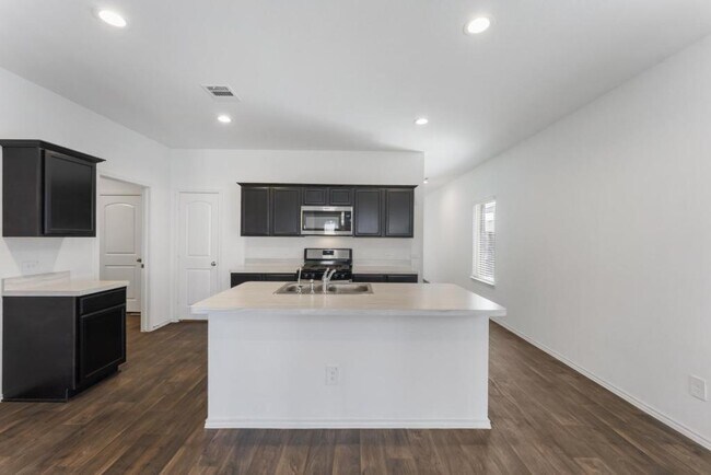 Building Photo - 14678 Cyn Pnes Ln