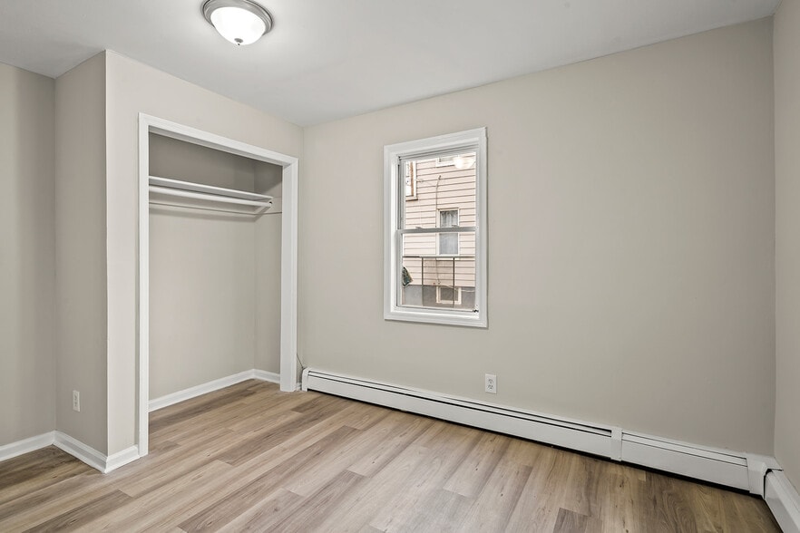 Building Photo - 390 S 19th St