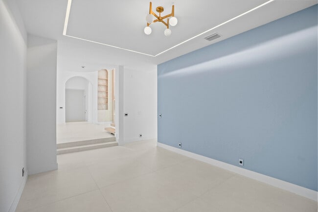 Building Photo - 3201 E Stonebrook Cir