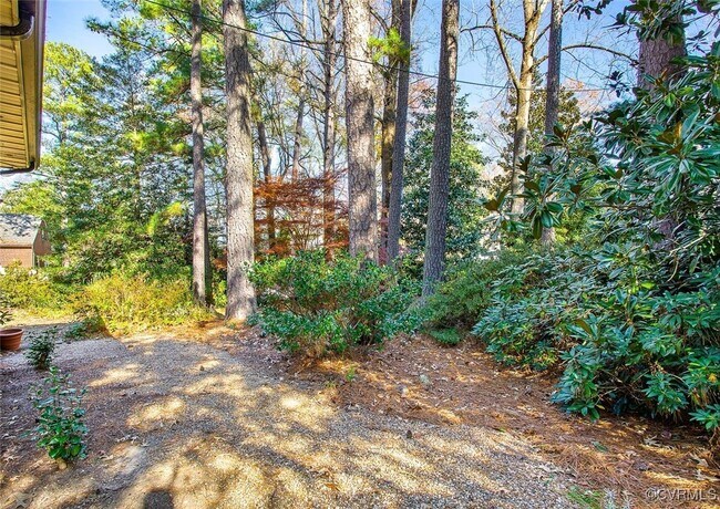 Building Photo - 509 Waveny Rd