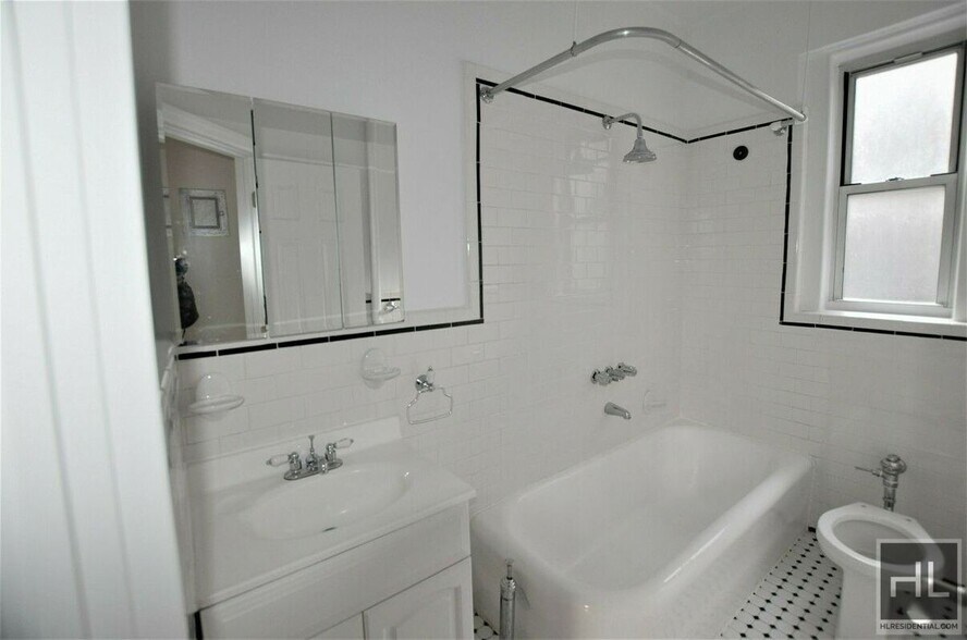 Building Photo - WEST 13 STREET