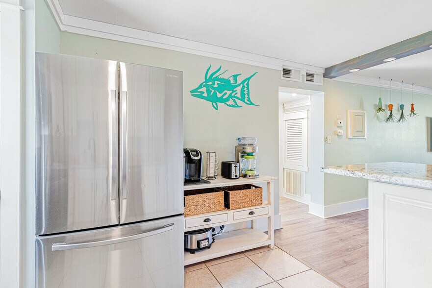 Building Photo - 885 Santa Rosa Blvd