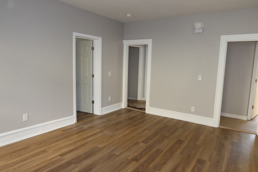 Unit 2 Living Room - 16 Benton St