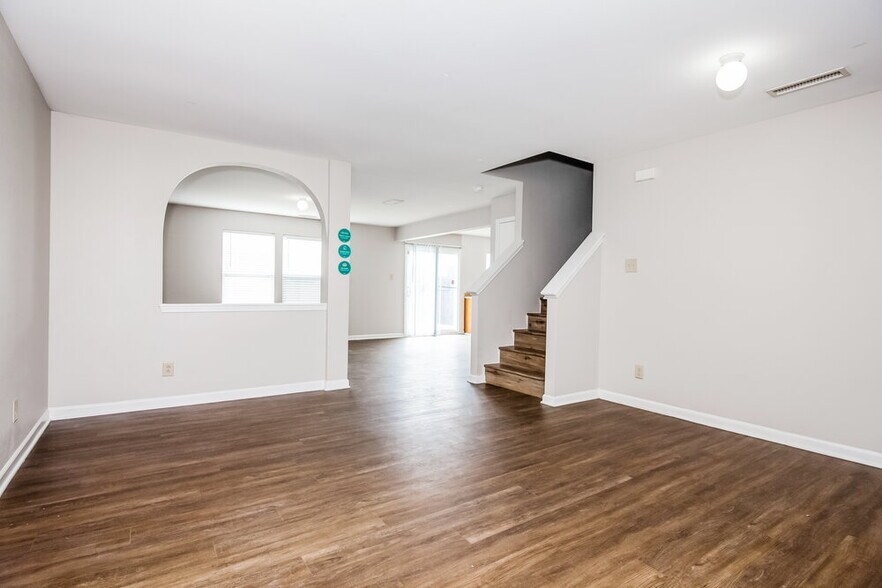 Building Photo - 1605 Bray Dr