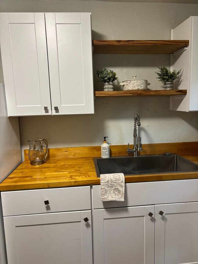 Building Photo - 5317 Lee Ave