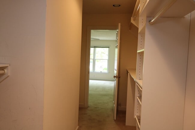 Building Photo - Wonderful Upscale condo loft apartment available for the best in convenient living.