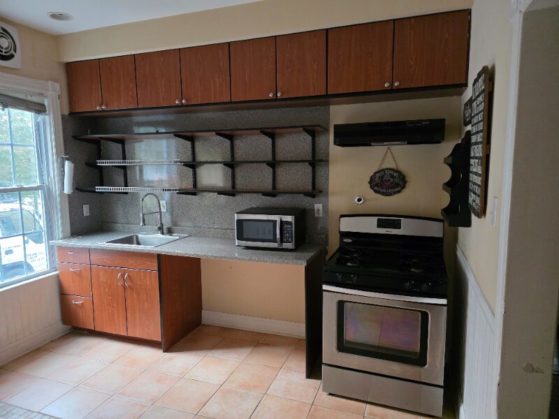 Building Photo - 24 Main St