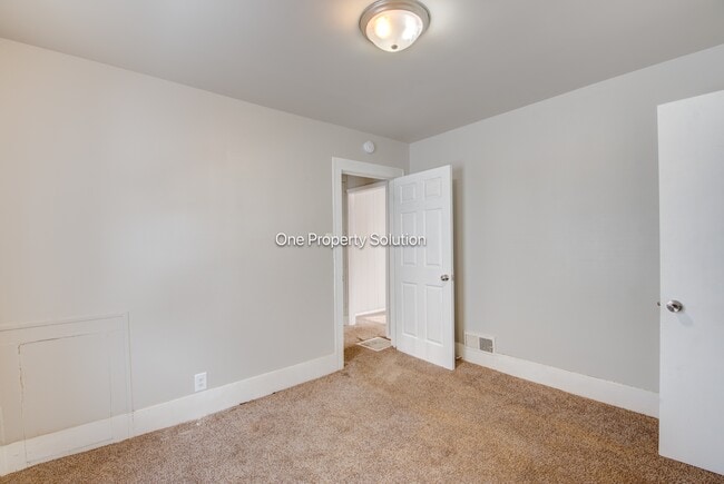 Building Photo - 7005 Broadway