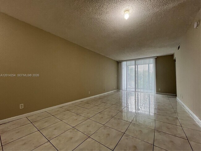 Building Photo - 212 Lake Pointe Dr