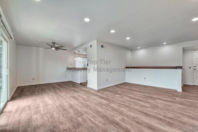 Building Photo - ***Beautiful 6 bed / 3 bath / 2,113 sqft H...