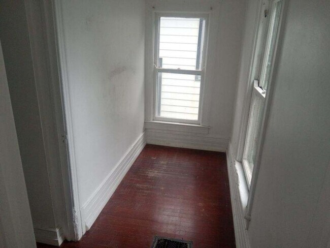 Building Photo - 520 S State St