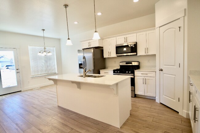 Building Photo - 16232 S Truss Dr