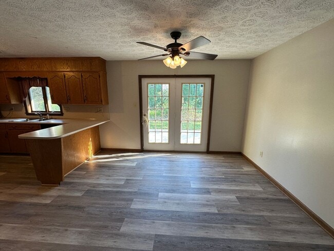 Building Photo - 2 Bedroom, 1 Bath Ranch Home