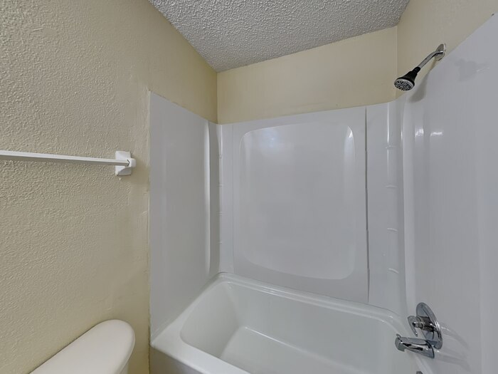 Building Photo - 137 Rebecca Dr NE