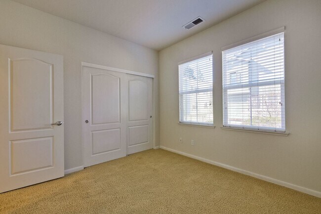 Building Photo - Wow! What a Great Home! Available Now!