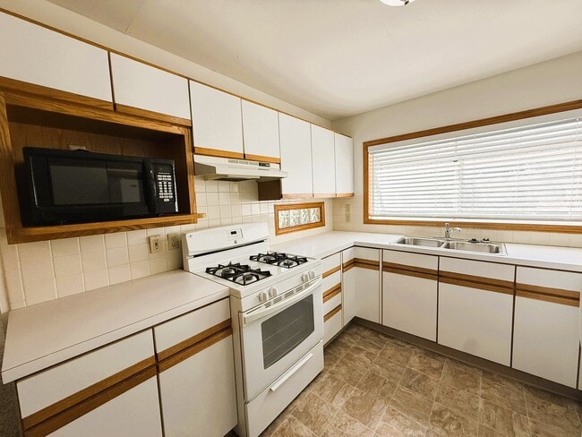 Building Photo - 6126 E Gilbert St