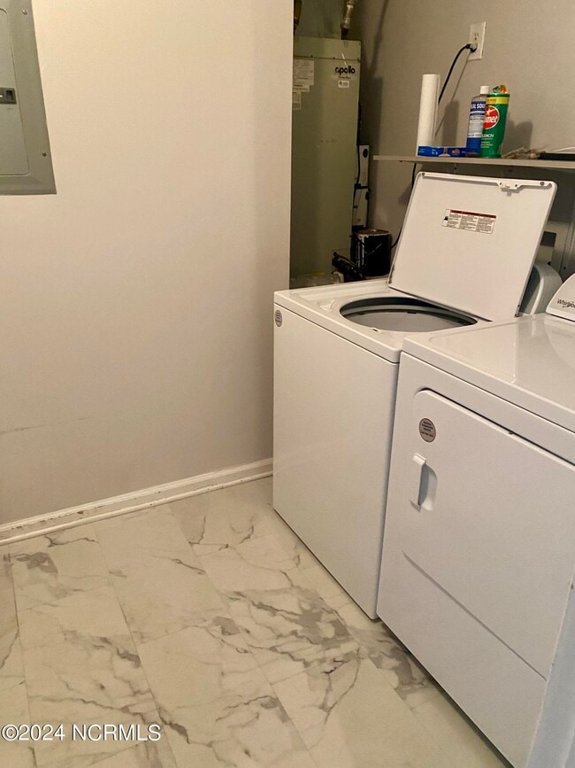 Building Photo - 523 Spring Forest Rd