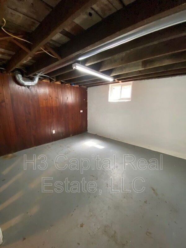 Building Photo - 702 S Cherry St