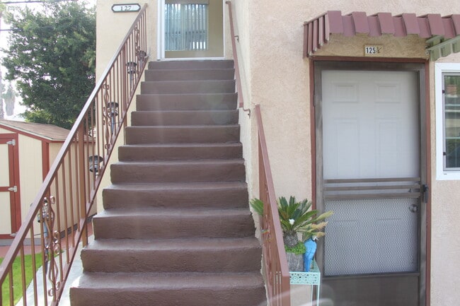 Building Photo - 125 Carr Dr