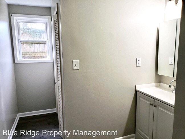 Building Photo - 1 br, 1 bath House - 189 Cedar Point Road #2