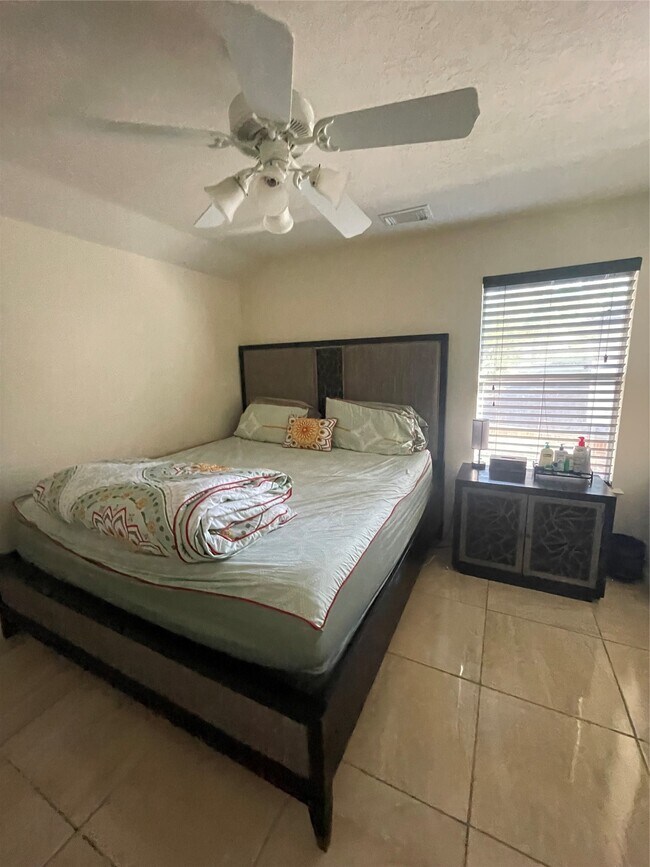 Building Photo - 26864 Calgary Pointe Dr